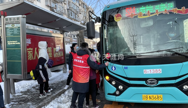 他们为学生护出一条“安全路”