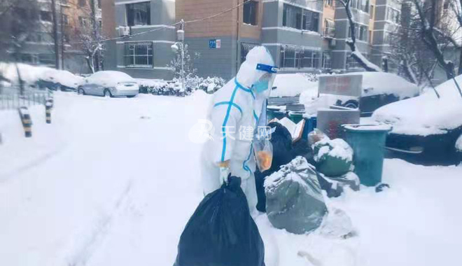 社区内温暖人心的“银发风景线”