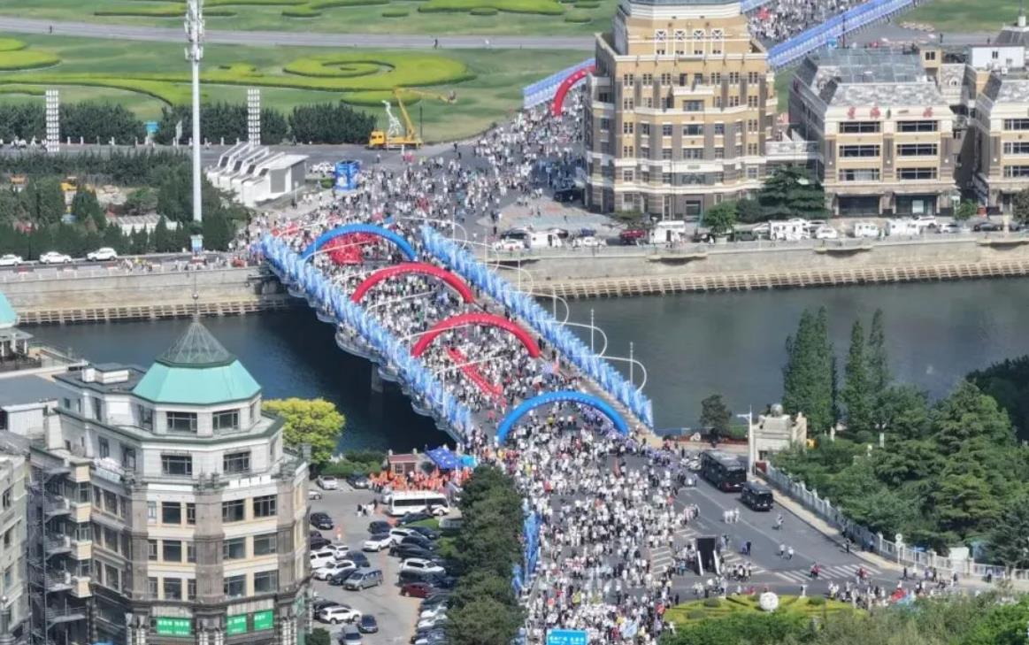 徒步大连 共赴山海  第23届大连国际徒步大会今日开走