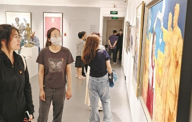 大连市纪念中国人民抗日战争暨世界反法西斯战争胜利80周年美术作品展开幕