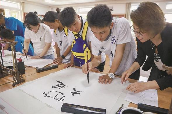 “连山海·辽那情”那曲市青少年足球队结束在连交流活动 