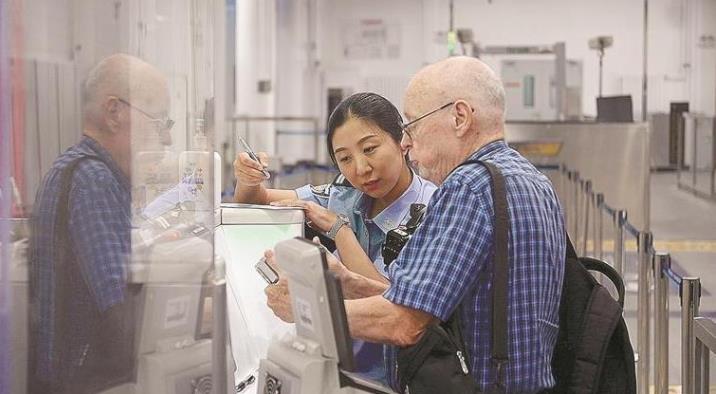 1.3万人次出入境检查零差错