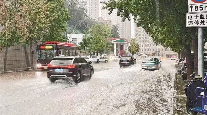 我市高效应对强降雨 重点部位实施强排措施