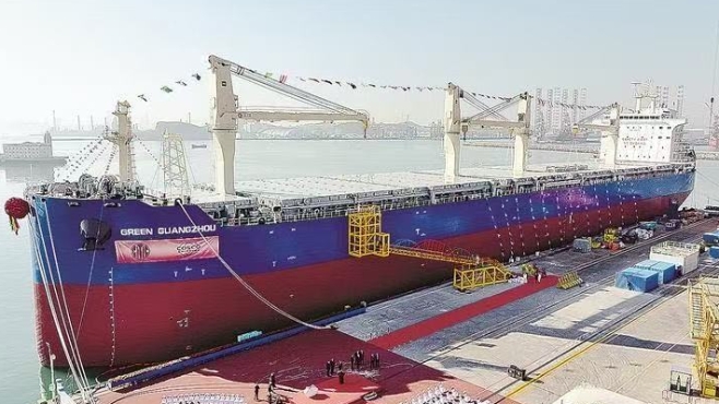 大连版多用途纸浆船打造特种运输“国家队”