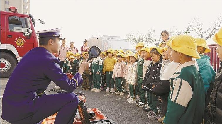 萌娃探秘“火焰蓝”安全启蒙“零距离”