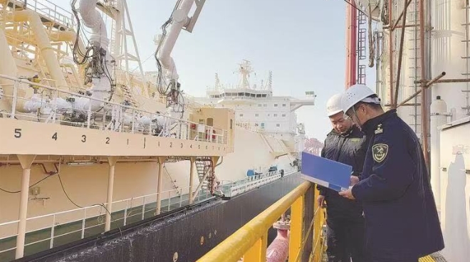 东北地区今冬首批海运进口LNG顺利通关