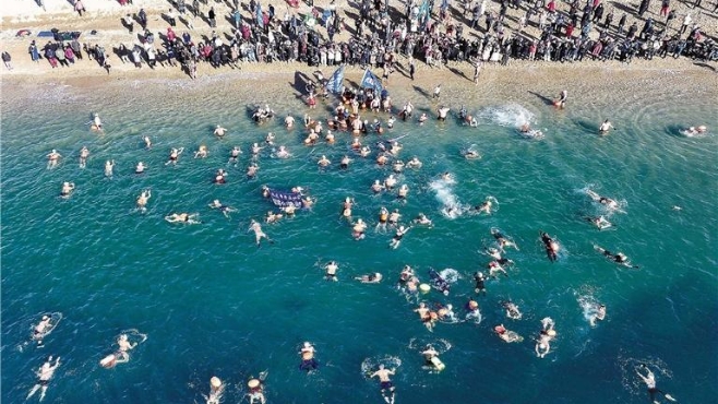 冬泳大海，一场永不落幕的浪漫