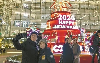 双街联动点燃热情 烟火市集引爆消费