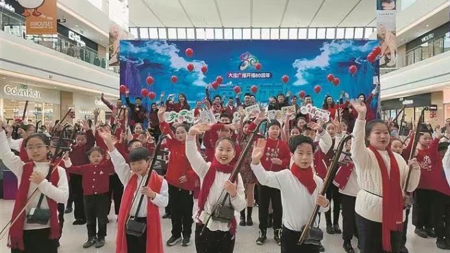 都市广播快闪活动定格城市温暖记忆