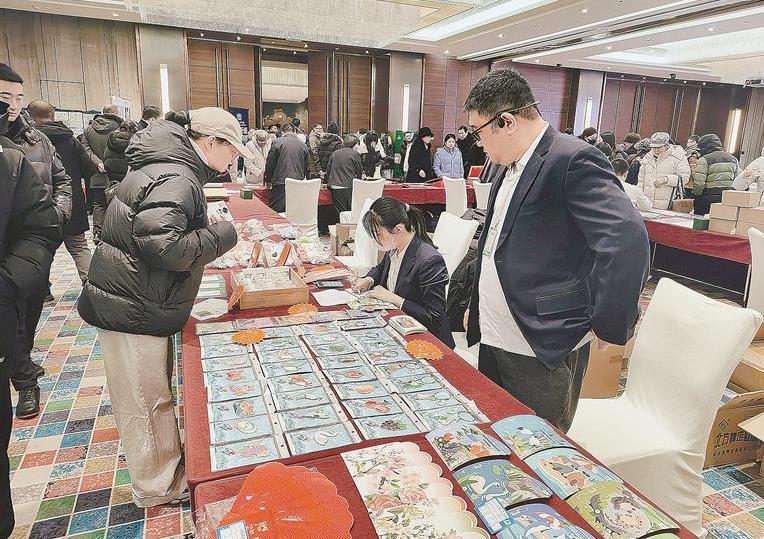 方寸纳福“马”上迎春 千余市民齐赴邮约