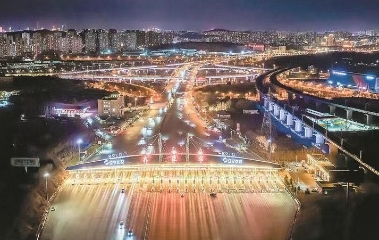 我市迎春节返程客流高峰