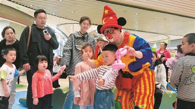 主题活动精彩纷呈 商圈营造美好“度假”时光